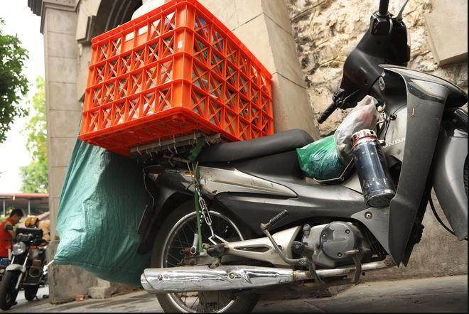 Dù mức phạt tăng cao, các shipper vẫn liều lĩnh che biển số 639379