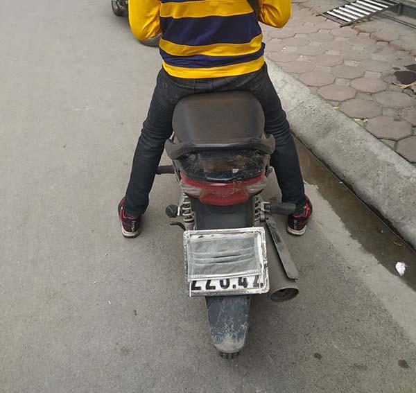 Dù mức phạt tăng cao, các shipper vẫn liều lĩnh che biển số 639380