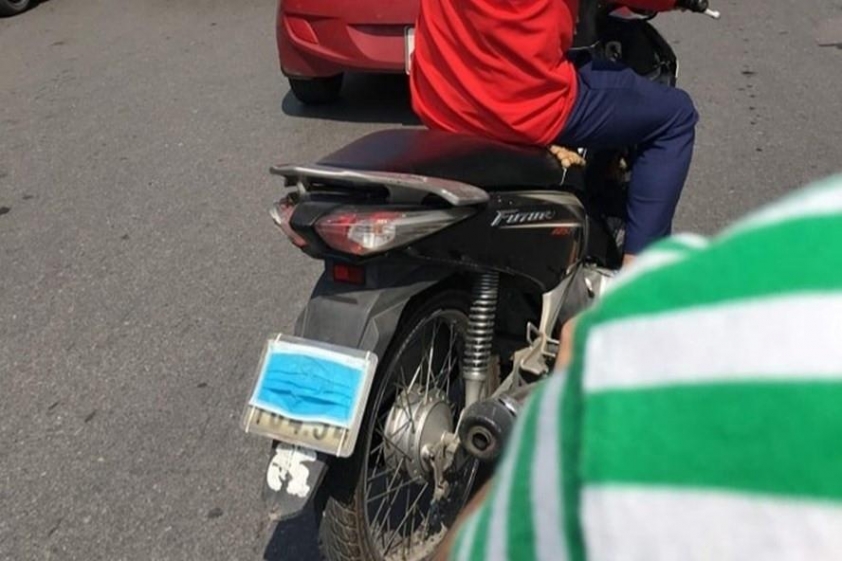 Dù mức phạt tăng cao, các shipper vẫn liều lĩnh che biển số 639382