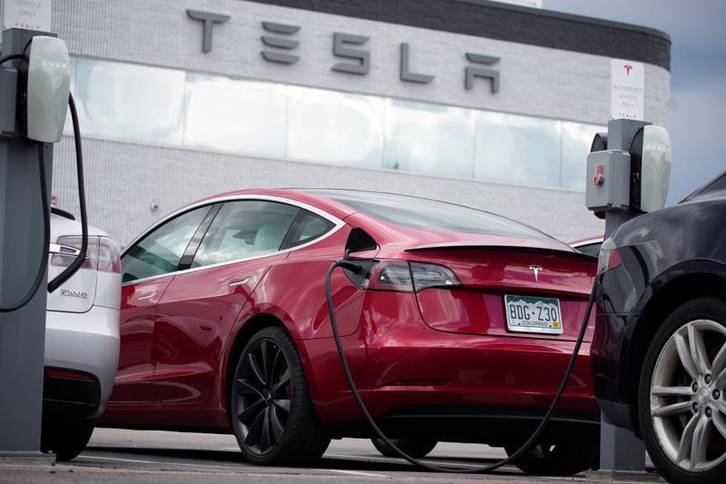 Xe Tesla Model 3 đâm thẳng vào xe đầu kéo ở Hàng Châu: Cảnh báo mới về công nghệ lái tự động 640969