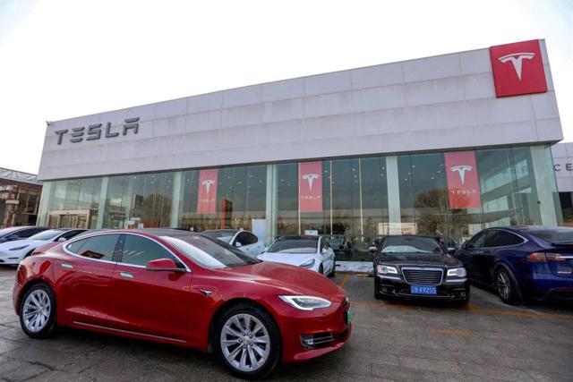 Xe Tesla Model 3 đâm thẳng vào xe đầu kéo ở Hàng Châu: Cảnh báo mới về công nghệ lái tự động 640970