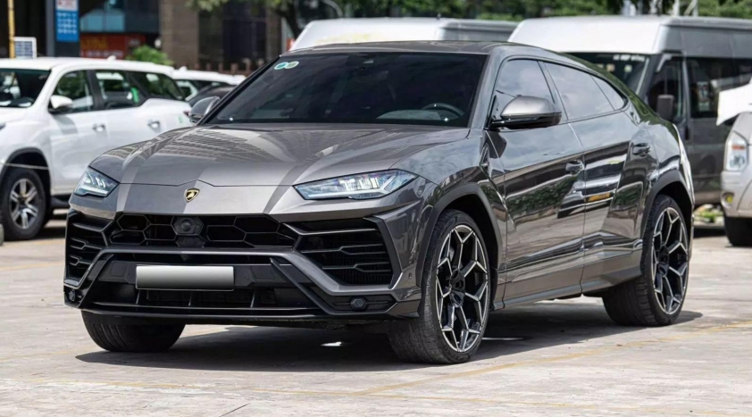 Lamborghini Urus chạy lướt hơn 3.000 km rao bán 14,5 tỷ đồng: Cao hơn xe mới nhưng vẫn “đáng đồng tiền” 641540