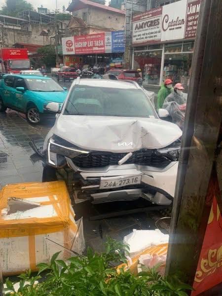 Bé 5 tuổi tử vong trong vụ ô tô tông liên hoàn ở Sa Pa: Cảnh báo an toàn giao thông đường đèo 642324