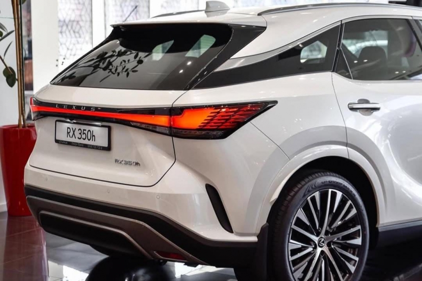 Lexus RX 350h xuất hiện tại đại lý: Mạnh mẽ, tiết kiệm, thêm camera 360, giá khởi điểm 3,5 tỷ đồng 642860