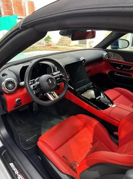 Mercedes-AMG SL43 lăn bánh 2.000 km rao bán lại: Cơ hội hiếm cho giới mê xe thể thao 643281