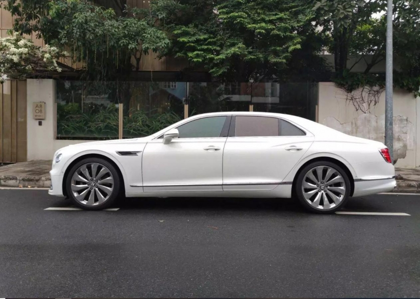 Bentley Flying Spur V8 đời 2021 rao bán hơn 13 tỷ: Xe cũ nhưng tại sao vẫn khiến giới đại gia tranh nhau sở hữu? 645030
