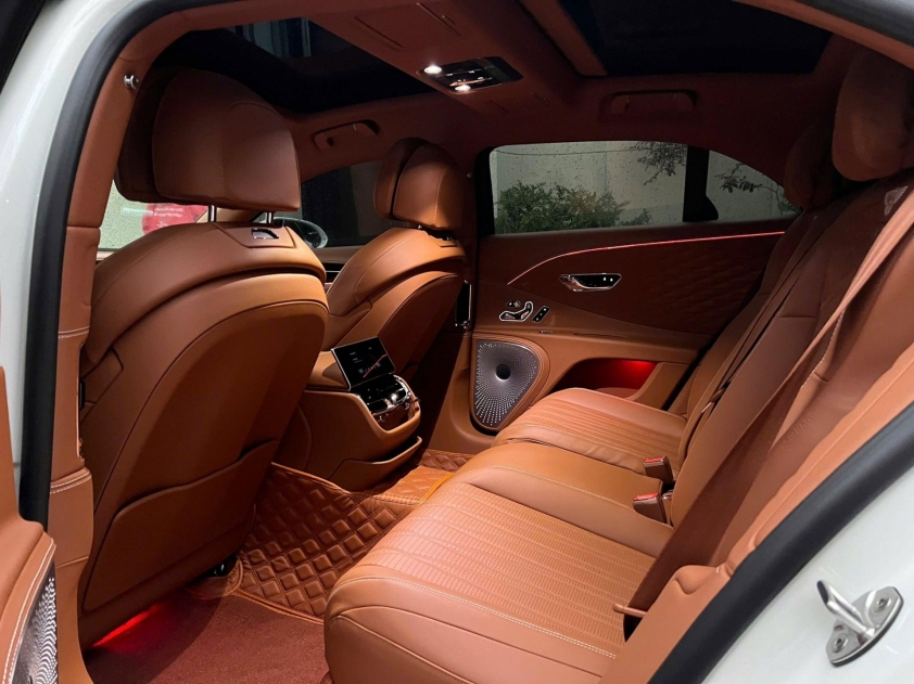 Bentley Flying Spur V8 đời 2021 rao bán hơn 13 tỷ: Xe cũ nhưng tại sao vẫn khiến giới đại gia tranh nhau sở hữu? 645035