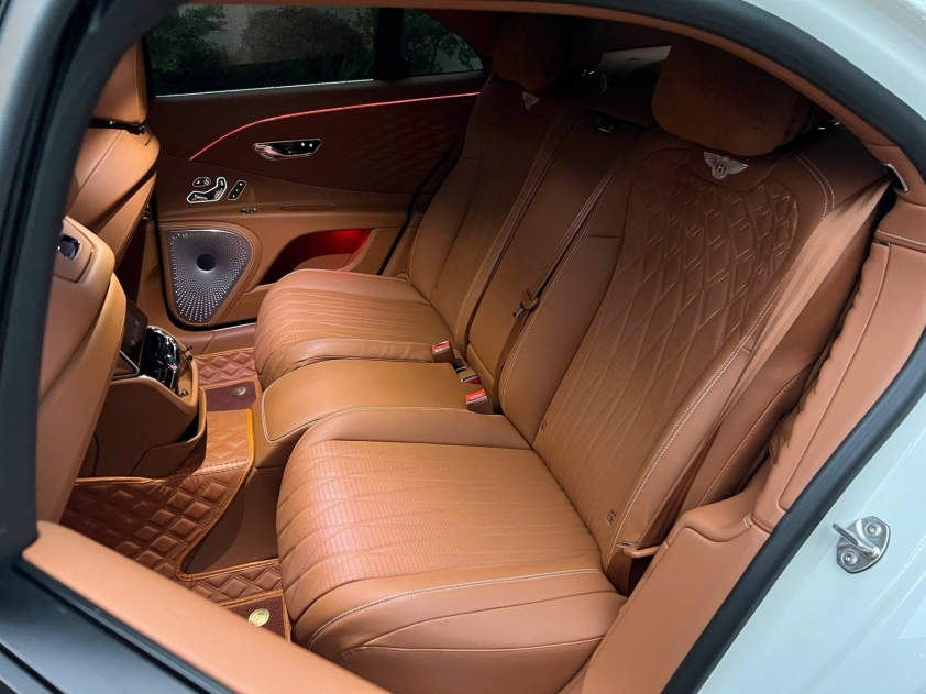 Bentley Flying Spur V8 đời 2021 rao bán hơn 13 tỷ: Xe cũ nhưng tại sao vẫn khiến giới đại gia tranh nhau sở hữu? 645040