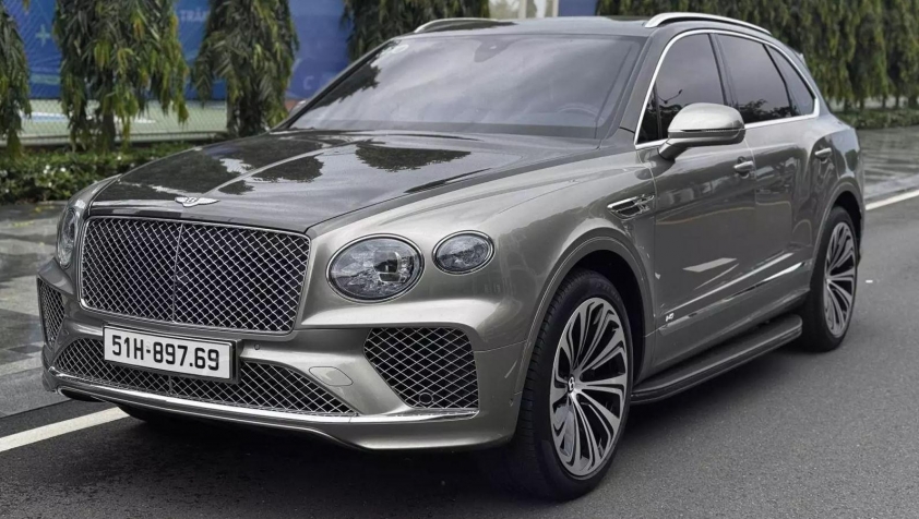 Cận cảnh Bentley Bentayga V8 2020 tại Thành phố Hồ Chí Minh: 4 năm chỉ chạy 1.308 km, như xe “đập hộp” 645801