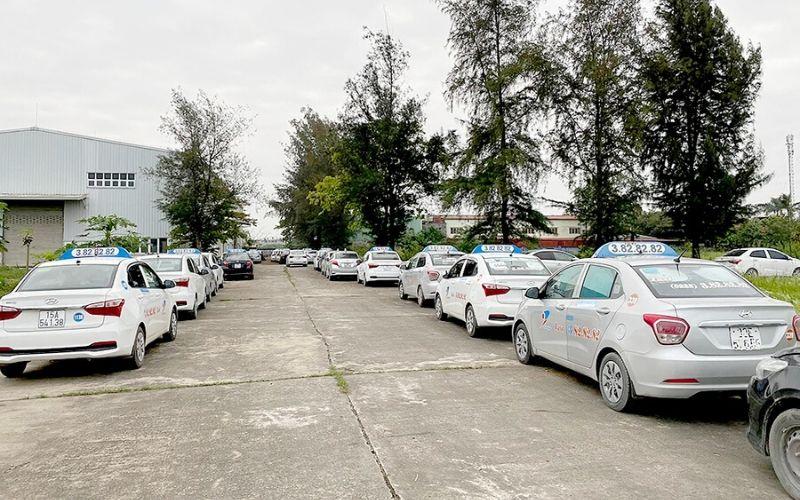 Bộ Xây dựng đề xuất miễn phí đường bộ cho mọi xe “đắp chiếu” từ 30 ngày, bỏ tem dán kính ô tô 647206
