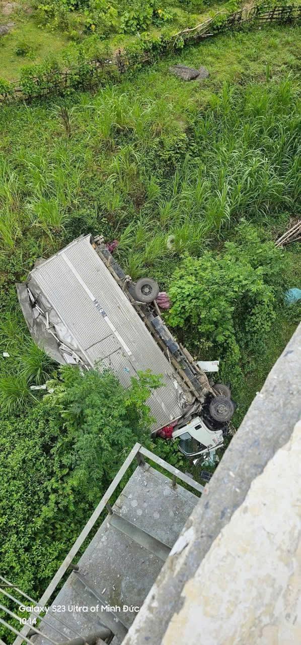 Tai nạn nghiêm trọng trên đường Hồ Chí Minh hé lộ khoảng trống trong an toàn giao thông? 647275