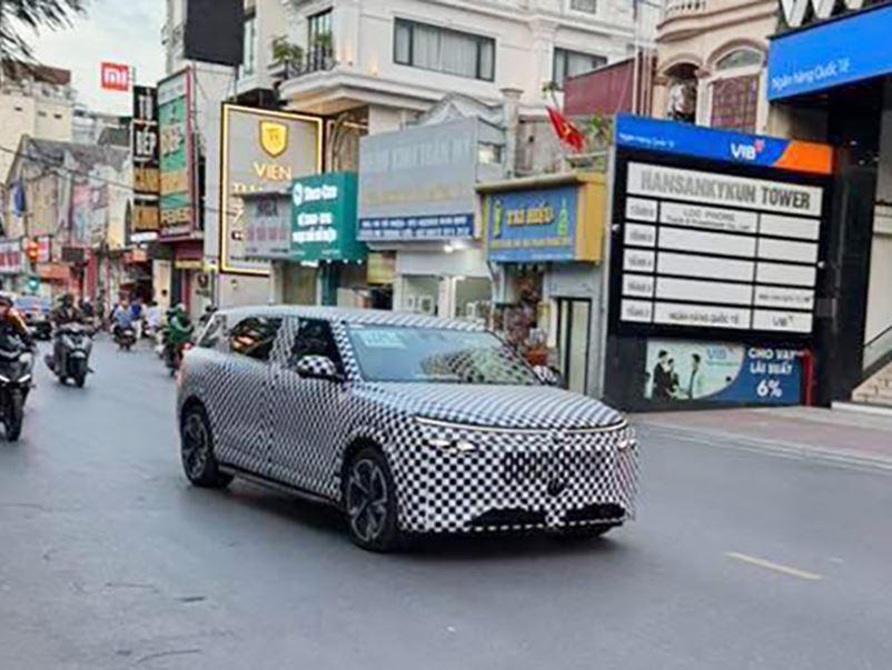 Rò rỉ hình ảnh VinFast VF9 ngụy trang trên phố: Hé lộ phiên bản mới ra mắt ngày 20/6 648161