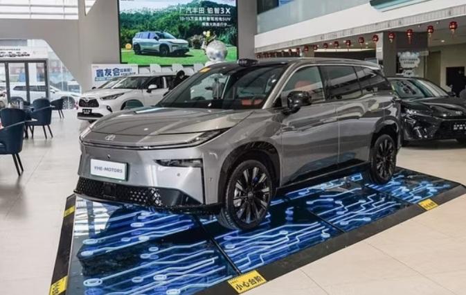 Không chạy theo xu hướng xe giá rẻ: Toyota đang đi ngược hay đi đúng? 648447