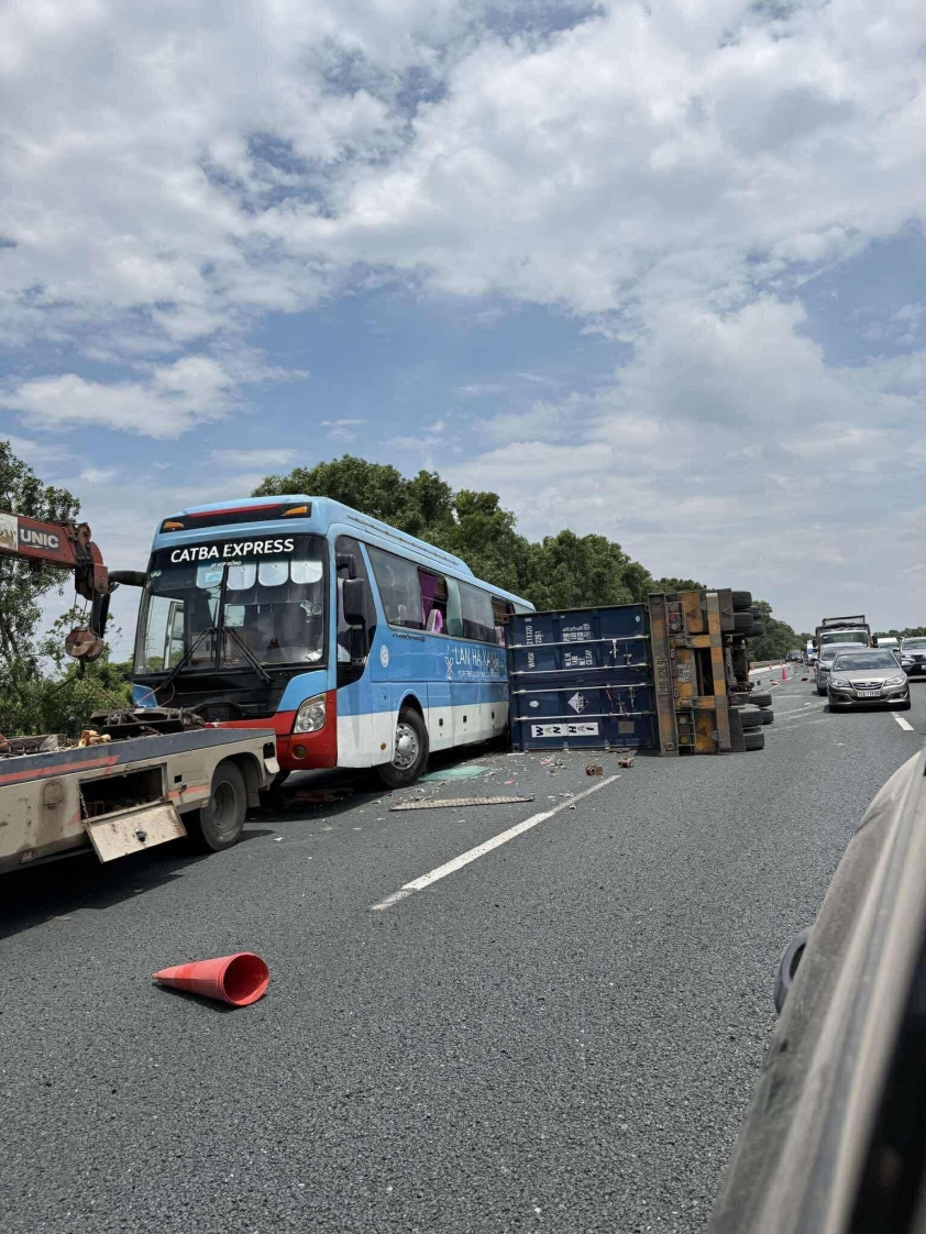 Va chạm liên hoàn tại Km19+400 cao tốc Hà Nội – Hải Phòng: Bài học đắt giá cho tài xế ưa “phóng nhanh, vượt ẩu” 648813