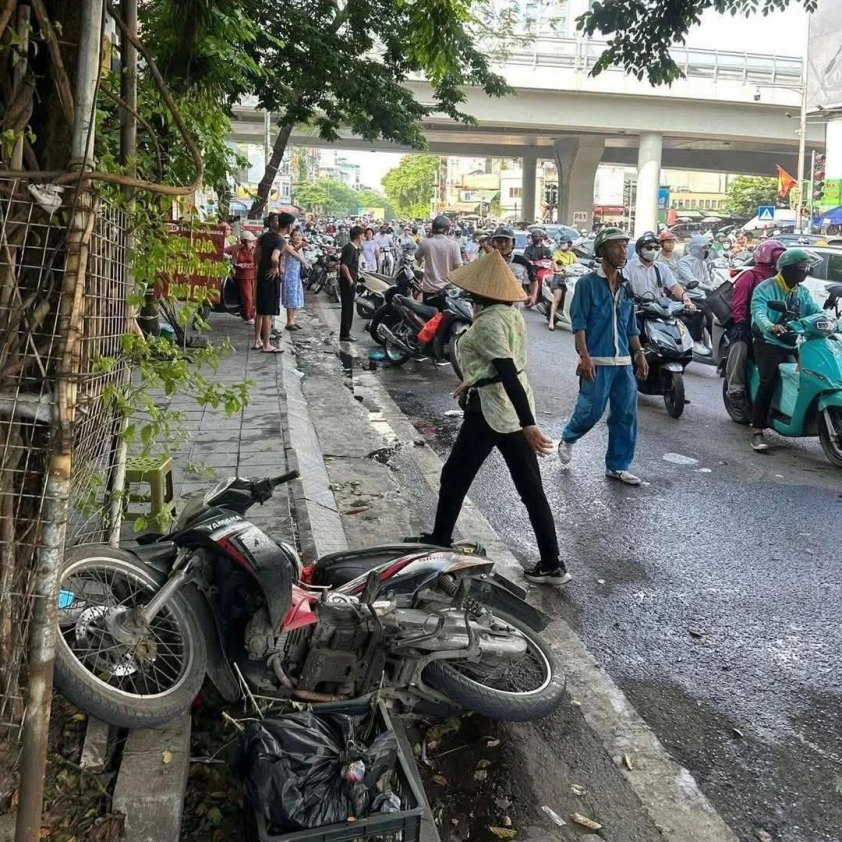 Tai nạn kinh hoàng ở Hà Nội: Bị ô tô hất văng 3 mét, nạn nhân kể lại giây phút