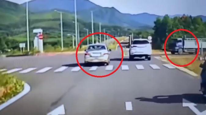 Va chạm tại giao lộ ở Đà Nẵng: Xe tập lái vượt phải, xe tải lao tới, lỗi tại ai? 665332