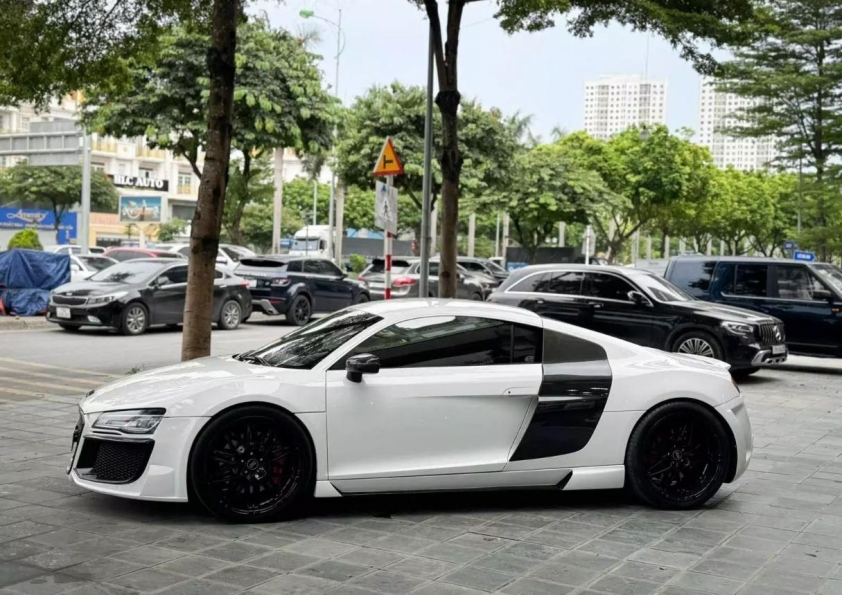 Audi R8 độ độc nhất xuất hiện tại Hà Nội: Giá 3,2 tỷ, vẫn giữ nguyên chất siêu xe V8 665831