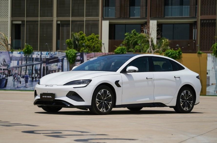 Sedan “hết thời” tại Việt Nam nhưng vẫn là biểu tượng đẳng cấp ở thị trường này 669268