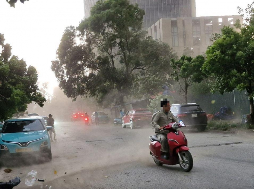 Hà Nội khẩn trương chuẩn bị trước bão số 3: Người dân chủ động, chính quyền sẵn sàng 669056