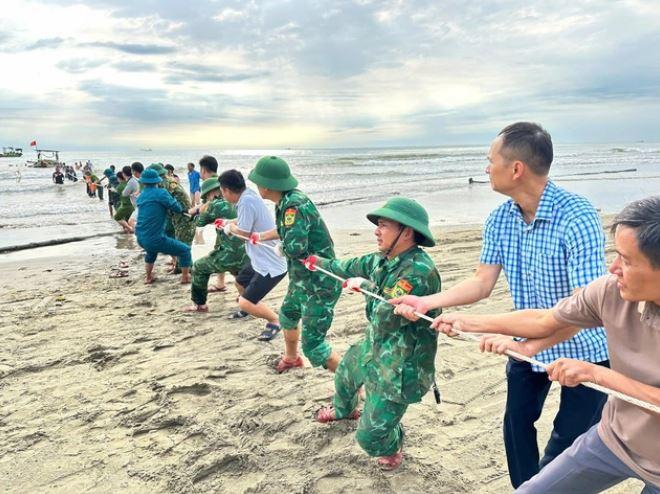 Câu chuyện thoát hiểm nghẹt thở của 34 con người trong 10 phút sinh tử giữa biển Thiên Cầm 669151