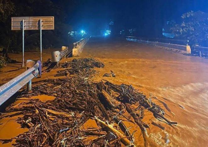 Nghệ An: Mưa lũ sau bão Wipha nhấn chìm nhiều xã miền núi, hàng trăm hộ dân sơ tán trong đêm 670395