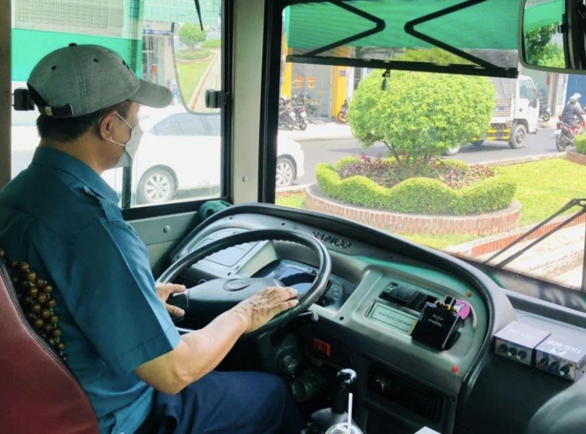 Bộ Công an đề xuất nới lỏng giới hạn giờ lái xe, siết chặt quản lý bằng thiết bị giám sát 674763