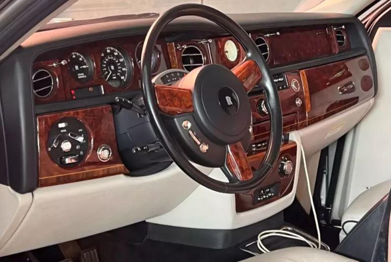Lăn bánh hơn 3 vạn km sau gần 20 năm, Rolls-Royce Phantom vẫn giữ giá không tưởng 674899