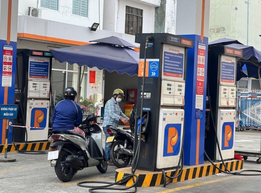Xăng sinh học E10 trước bài toán mang tên người tiêu dùng Việt 675705