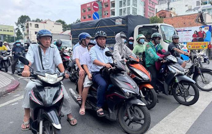 Tháo gỡ lo lắng của người tiêu dùng khi chuyển đổi sang xe máy điện 676387