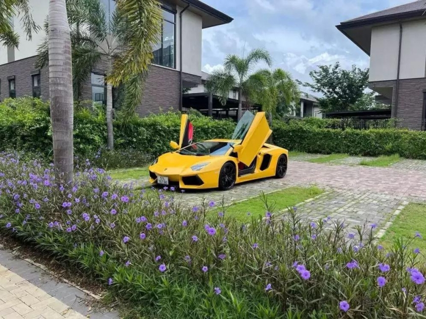 Lamborghini Aventador LP700-4 đời 2012 tái xuất thị trường với giá bán hấp dẫn 676850