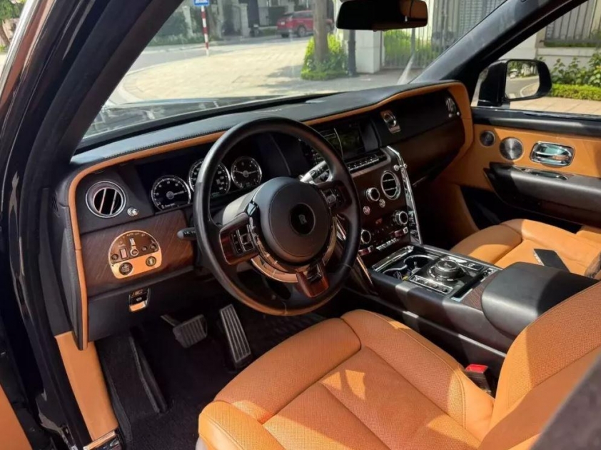 Rolls-Royce Cullinan 2020 rao bán với mức giá