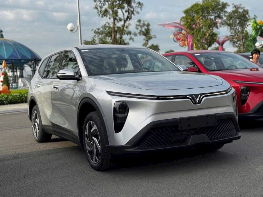 VinFast Limo Green vs BYD M6: So kè hai mẫu xe điện chạy dịch vụ làm mưa làm gió tại Việt Nam 678671