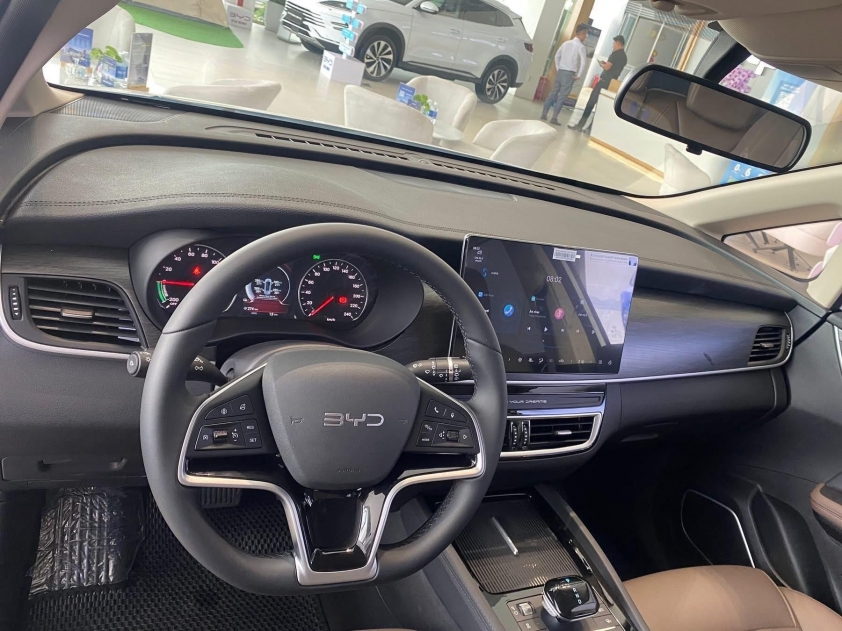 VinFast Limo Green vs BYD M6: So kè hai mẫu xe điện chạy dịch vụ làm mưa làm gió tại Việt Nam 678673