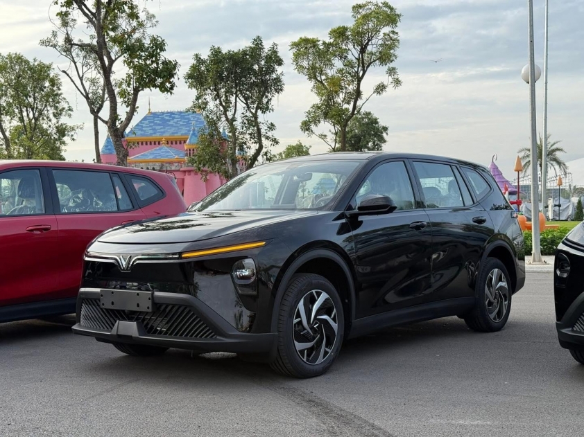 VinFast Limo Green vs BYD M6: So kè hai mẫu xe điện chạy dịch vụ làm mưa làm gió tại Việt Nam 678679