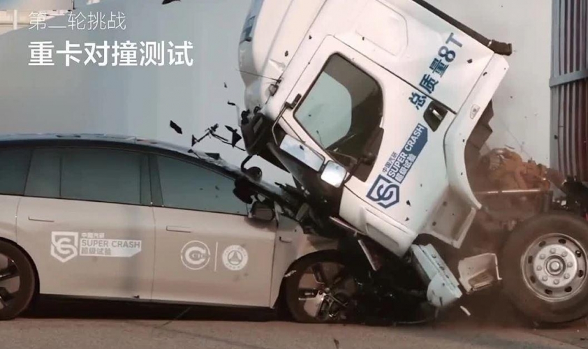 Hãng xe Trung Quốc gây tranh cãi với video thử nghiệm va chạm SUV điện và xe tải 8 tấn 679249