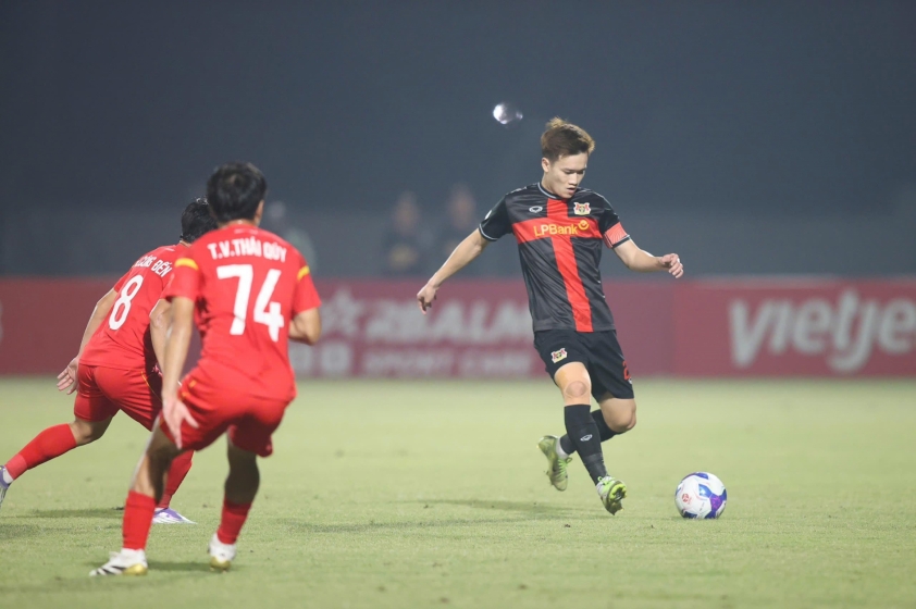 Ninh Bình và Becamex TP HCM: Cuộc chiến không thể ngăn cản 3 Ninh Bình vs Becamex TP HCM: Không thể ngăn cản 732378