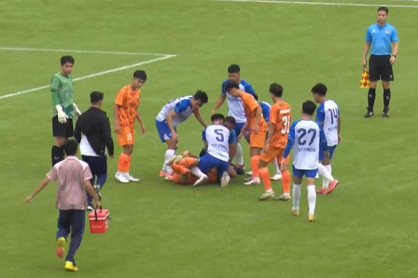 Cầu thủ bất ngờ co giật trong giải hạng 3 Việt Nam 4 574886690_1257172043096425_917009762170519502_n