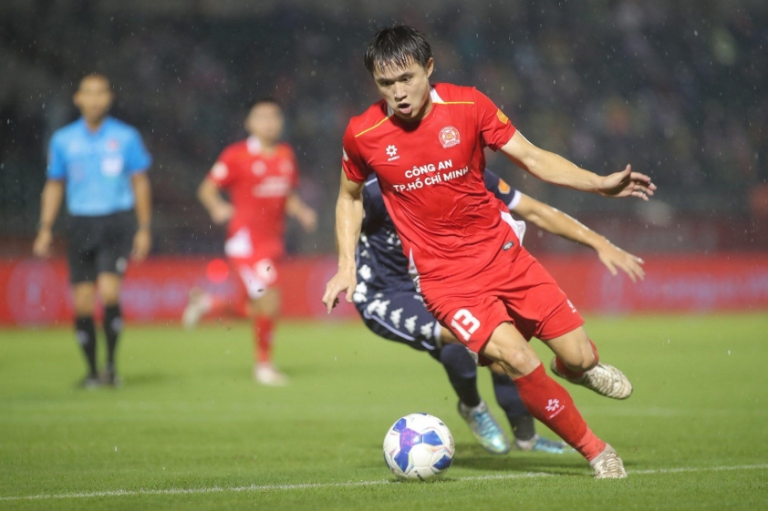 Trung vệ Gen Z bất ngờ được gọi lên ĐT Việt Nam, gây sốt cộng đồng trái bóng! 5 Trung vệ gen Z mới toanh gây sốc khi được gọi lên ĐT Việt Nam 736572