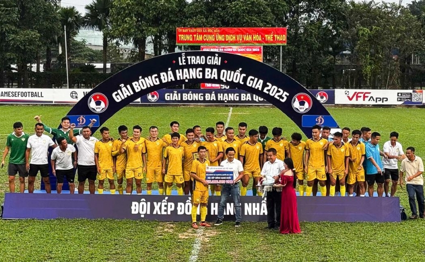 Độc lạ đội bóng Việt Nam thăng hạng 2 lần trong 1 năm 747380