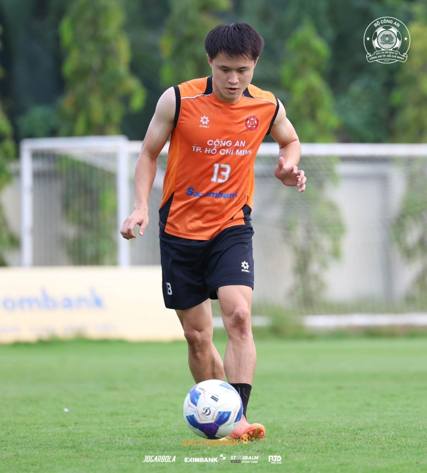 "Tân binh ĐT Việt Nam gây chú ý với khả năng đá cả 2 chân" 4 Tân binh ĐT Việt Nam gây ấn tượng mạnh khi V-League đóng băng 770240