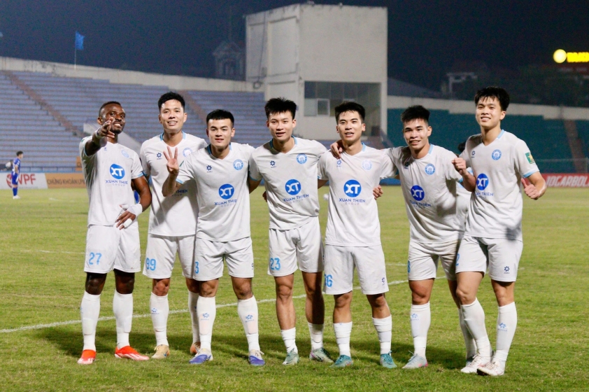 'Siêu nhân' của bóng đá Việt Nam lập tức ghi bàn cho đội bóng mới toanh 787696