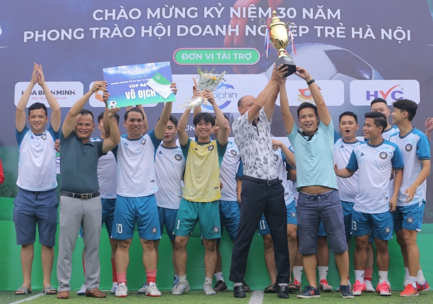 Bế mạc Giải bóng đá Doanh nghiệp trẻ Hà Nội Vì cộng đồng 2023: Ngập tràn cảm xúc 315841