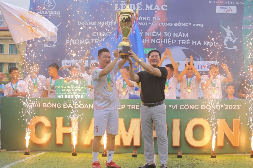 Bế mạc Giải bóng đá Doanh nghiệp trẻ Hà Nội Vì cộng đồng 2023: Ngập tràn cảm xúc 315845
