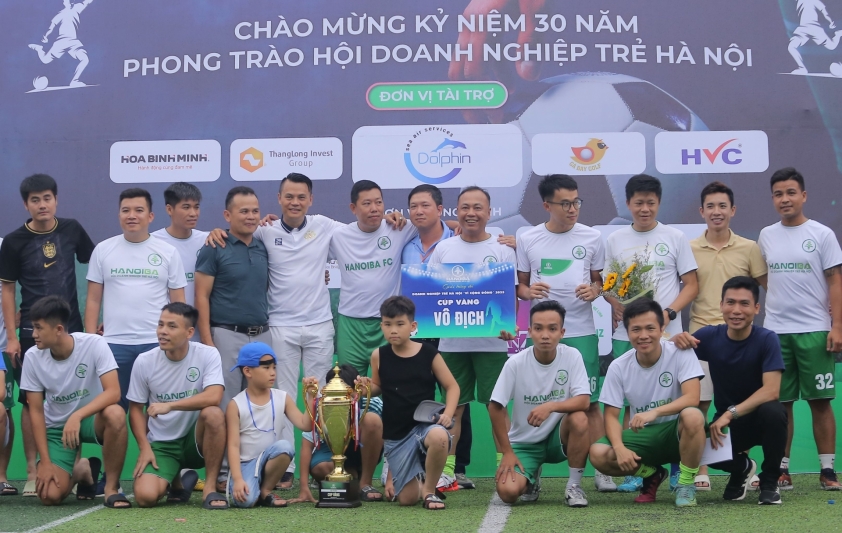Bế mạc Giải bóng đá Doanh nghiệp trẻ Hà Nội Vì cộng đồng 2023: Ngập tràn cảm xúc 315857