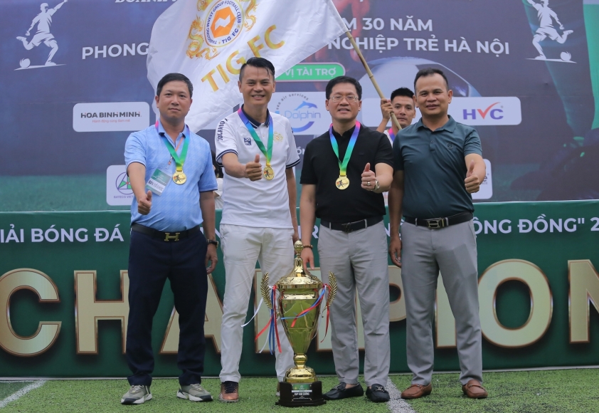 Bế mạc Giải bóng đá Doanh nghiệp trẻ Hà Nội Vì cộng đồng 2023: Ngập tràn cảm xúc 315867