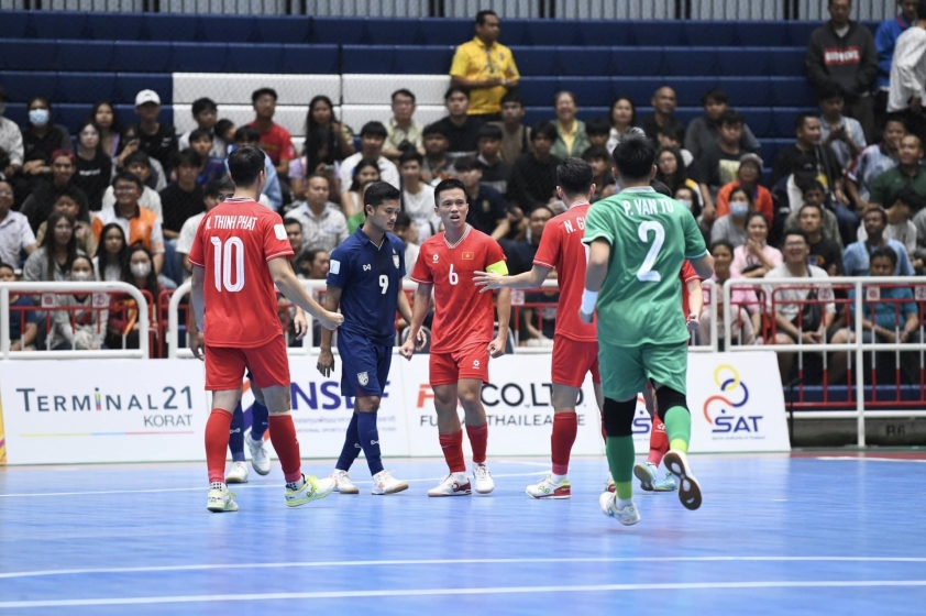 Trực tiếp futsal Việt Nam 1-1 Thái Lan: Đôi công hấp dẫn 552876