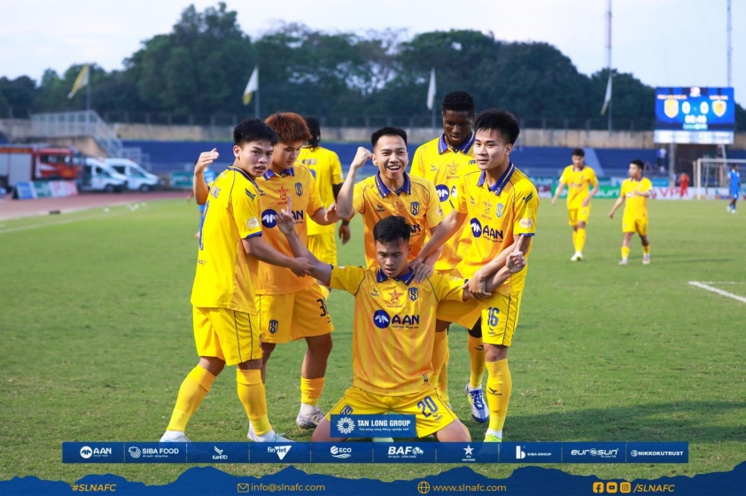 SLNA đứng trước nguy cơ rớt hạng với tin không ngờ ập đến 4 Chưa chắc trụ hạng, SLNA lại nhận thêm tin sét đánh 644084