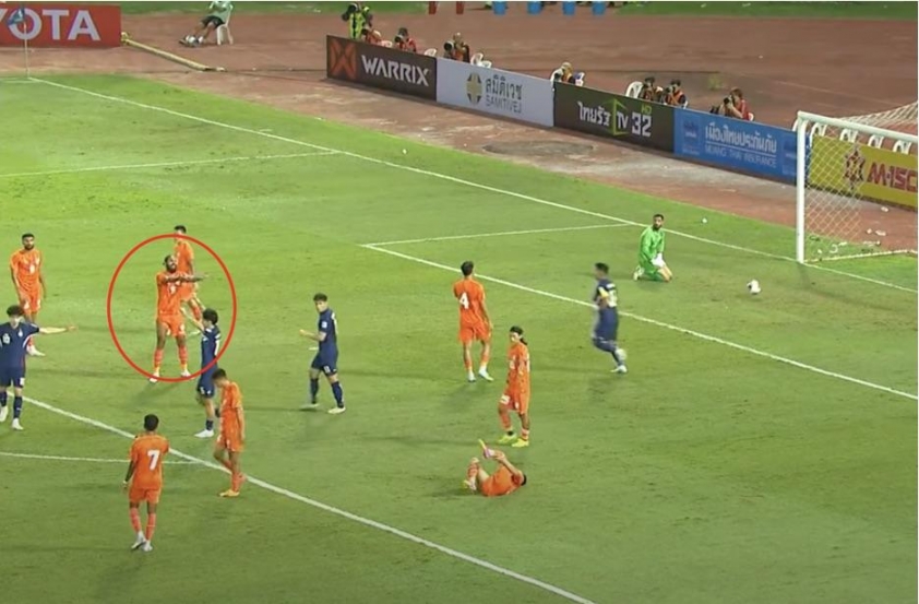 ĐT Thái Lan lại gây tranh cãi vì ghi bàn thắng thiếu fair play 644931