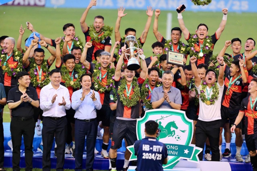Vừa giành quyền lên hạng V-League, 1 CLB lập tức đổi tên 650869