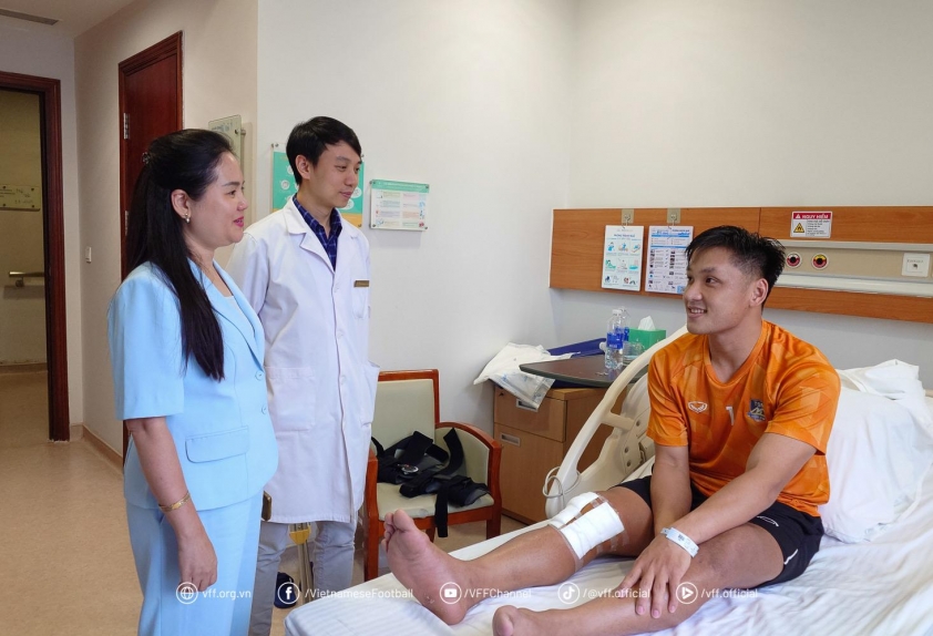 Thủ môn số 1 Việt Nam phải lên bàn mổ 676587